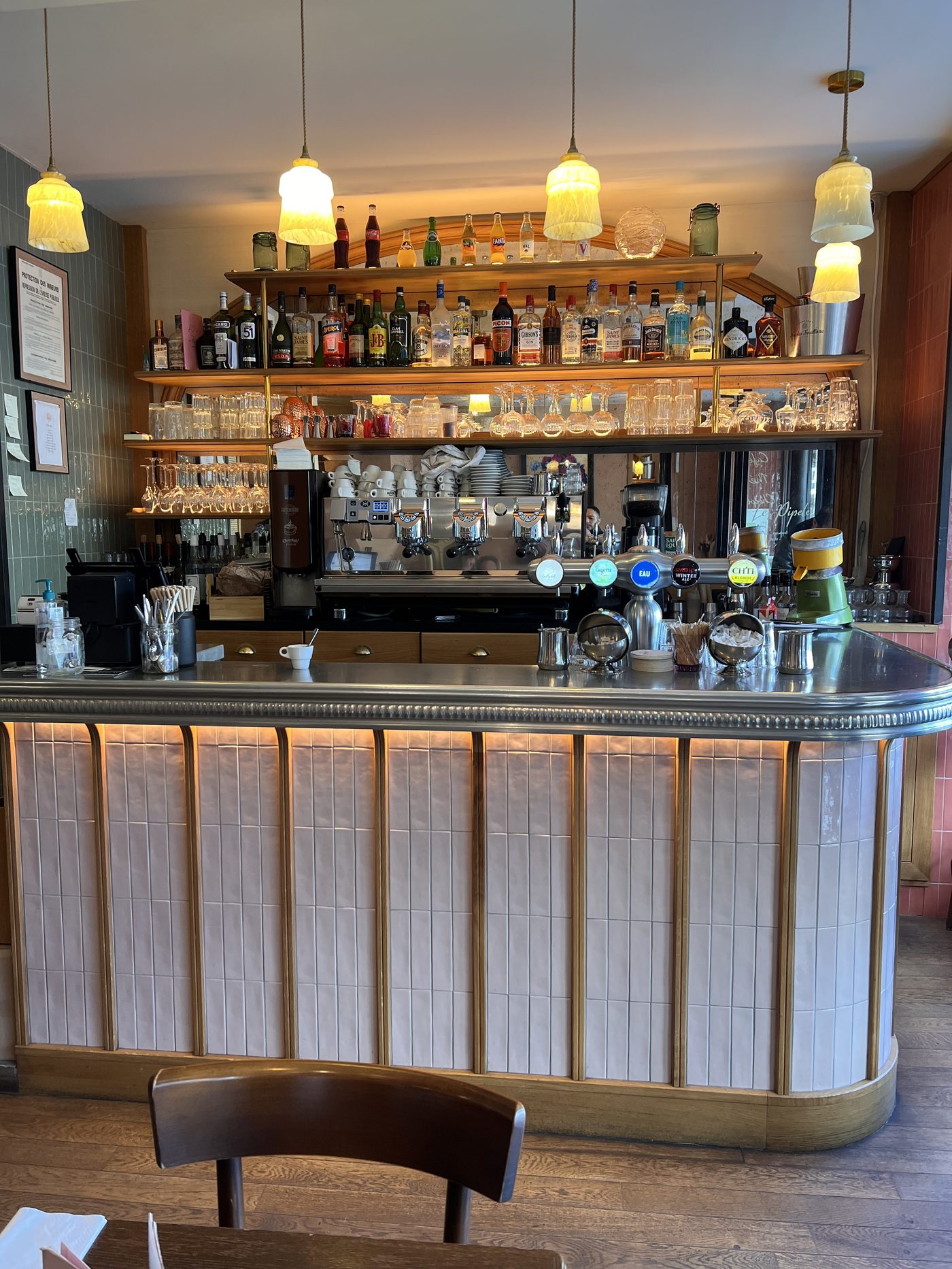 Le bar — Les Pipelettes